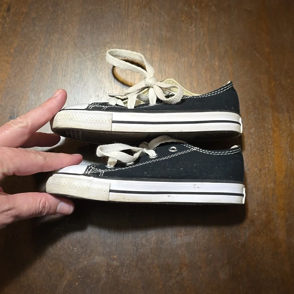 Converse Chucks Black & White Tennis‎ Shoes Size 9
